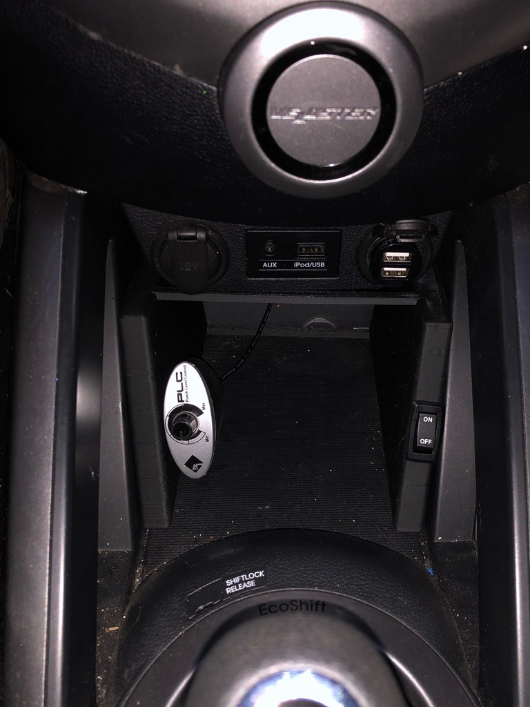 Вставка центральной консоли Hyundai Veloster