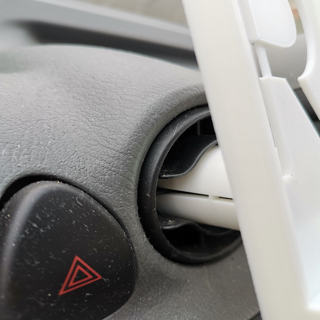 Держатель для телефона в автомобиле