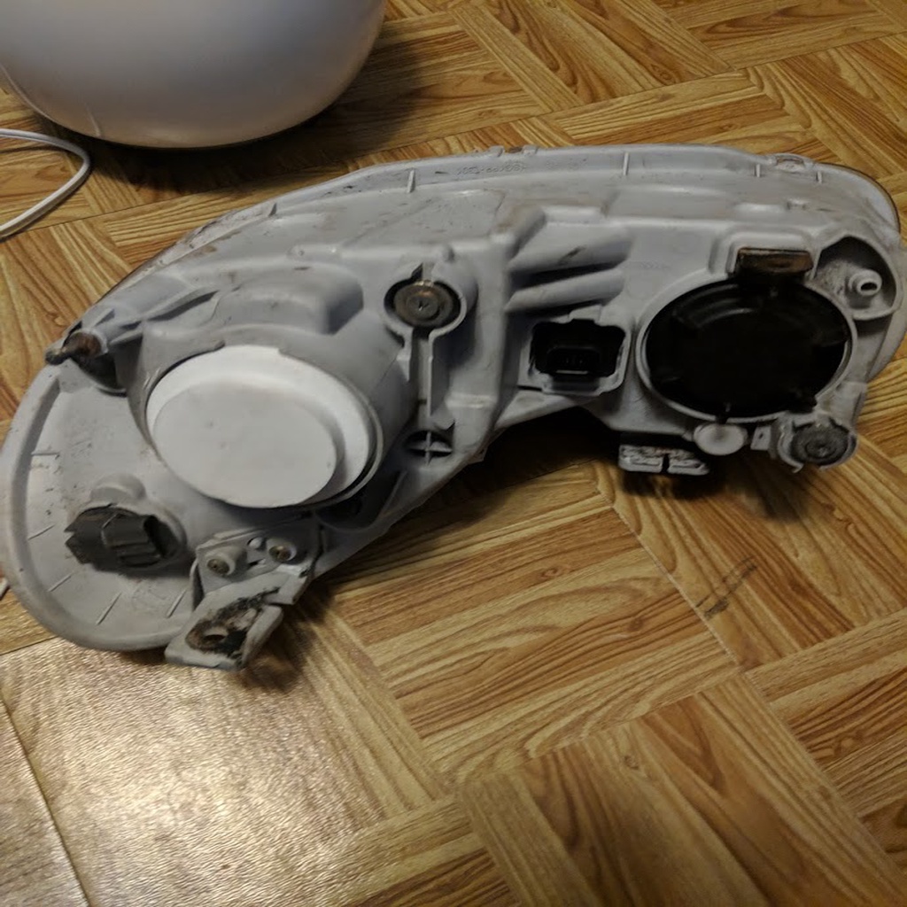 Замена крышки фары для Hyundai Sonata 4-го поколения