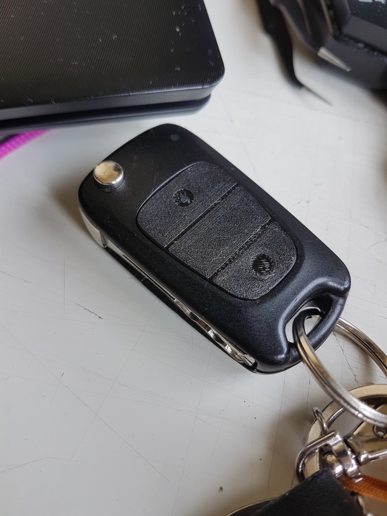 Резиновая накладка для кнопок удаленного открытия автомобиля