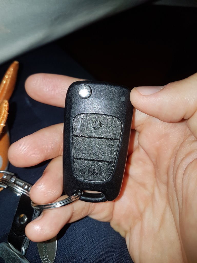 Резиновая накладка для кнопок удаленного открытия автомобиля