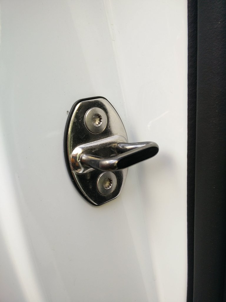 Защита замка двери автомобиля VW