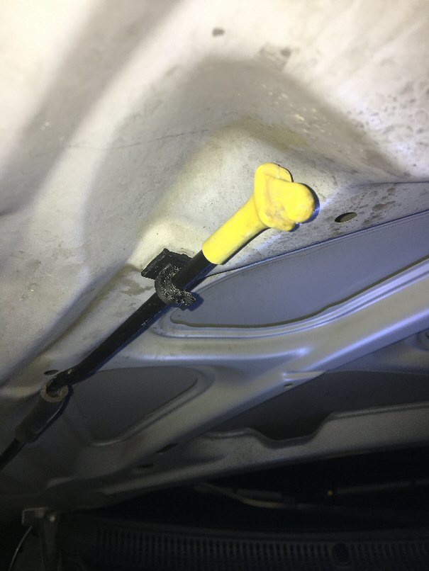 Держатель для палки для поддержания капота