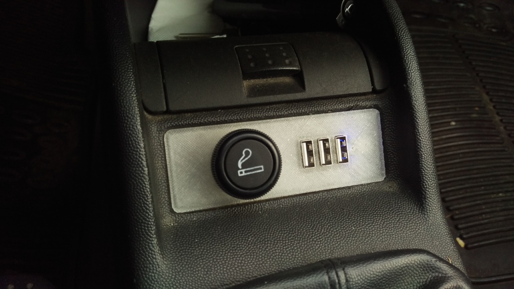 Зарядное устройство для телефона в автомобиле