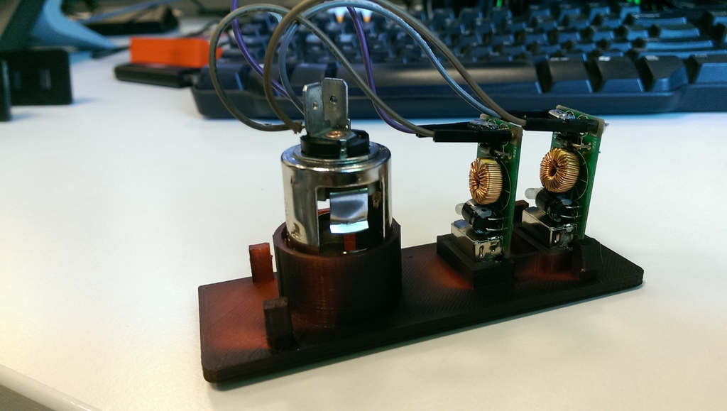 Зарядное устройство для телефона в автомобиле