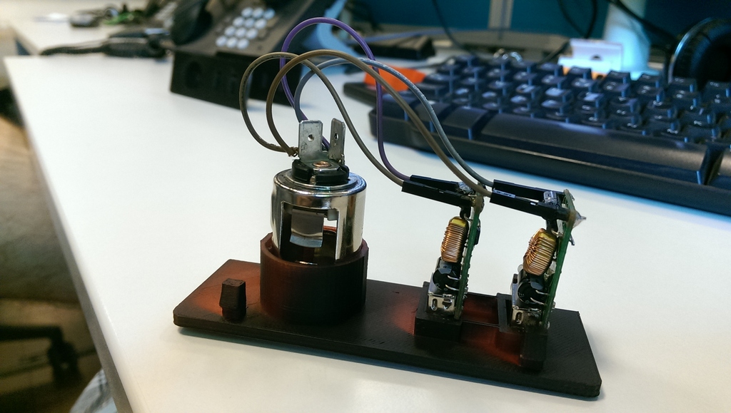 Зарядное устройство для телефона в автомобиле