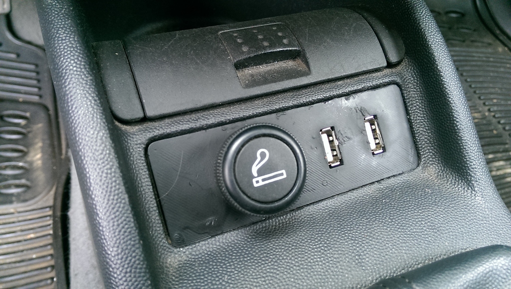 Зарядное устройство для телефона в автомобиле