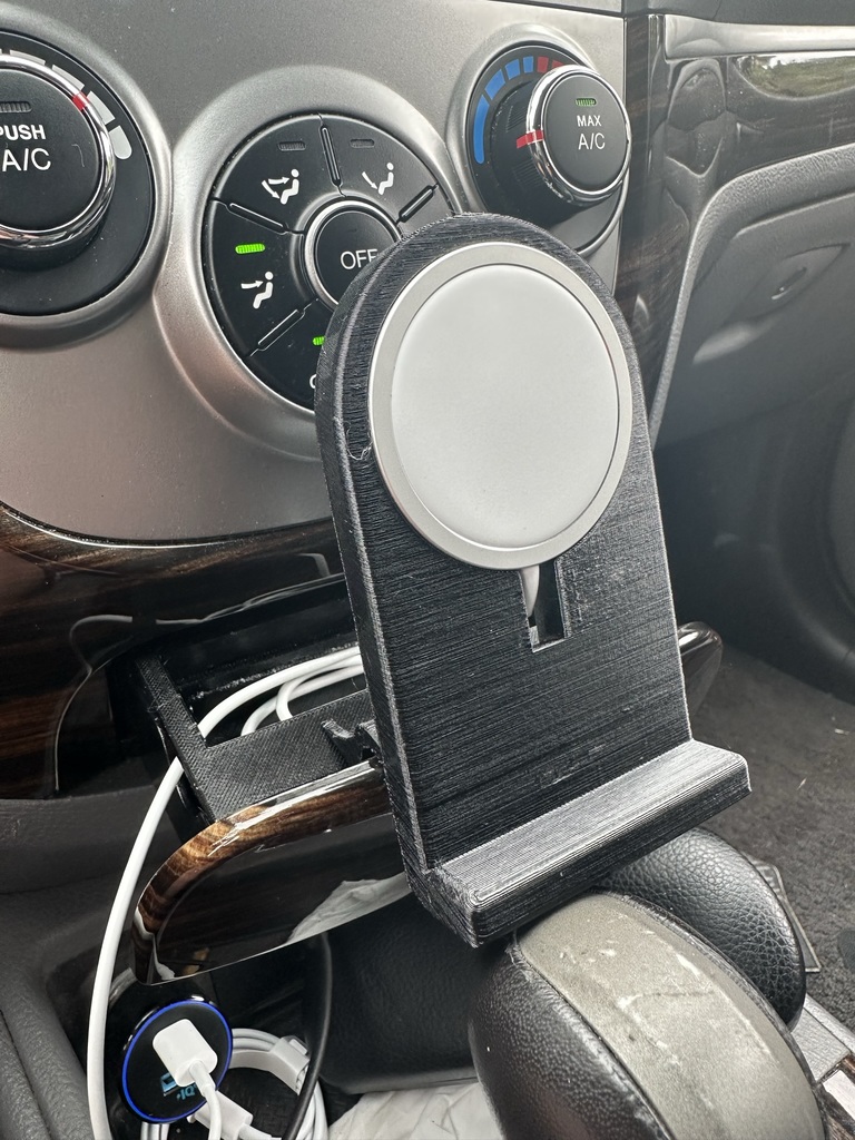 Крепление для телефона на месте прикуривателя