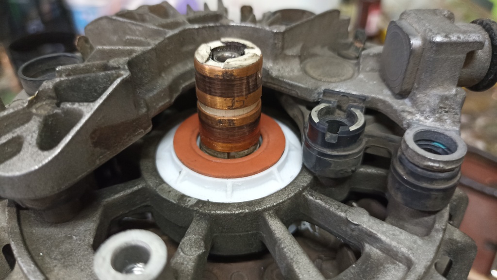 Пластиковая крышка для подшипника генератора Hyundai Elantra HD