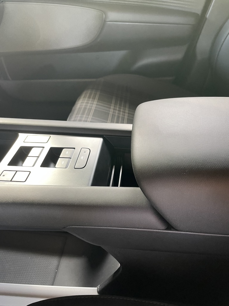 Коробка для центра консолей Hyundai IONIQ 6