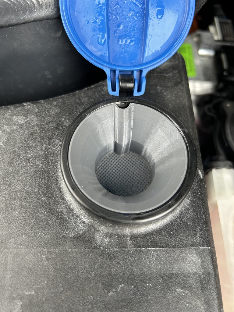 Фунтель для заливки жидкости стеклоомывателя Hyundai