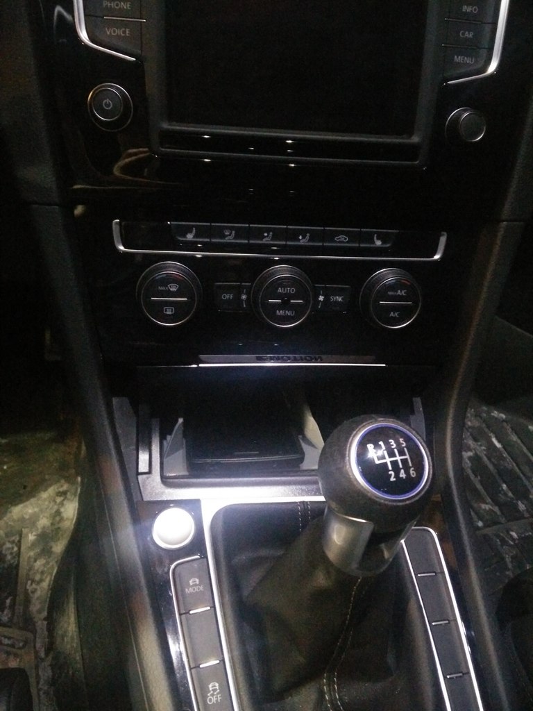 Универсальный держатель для телефона для центральной консоли MK7 Golf