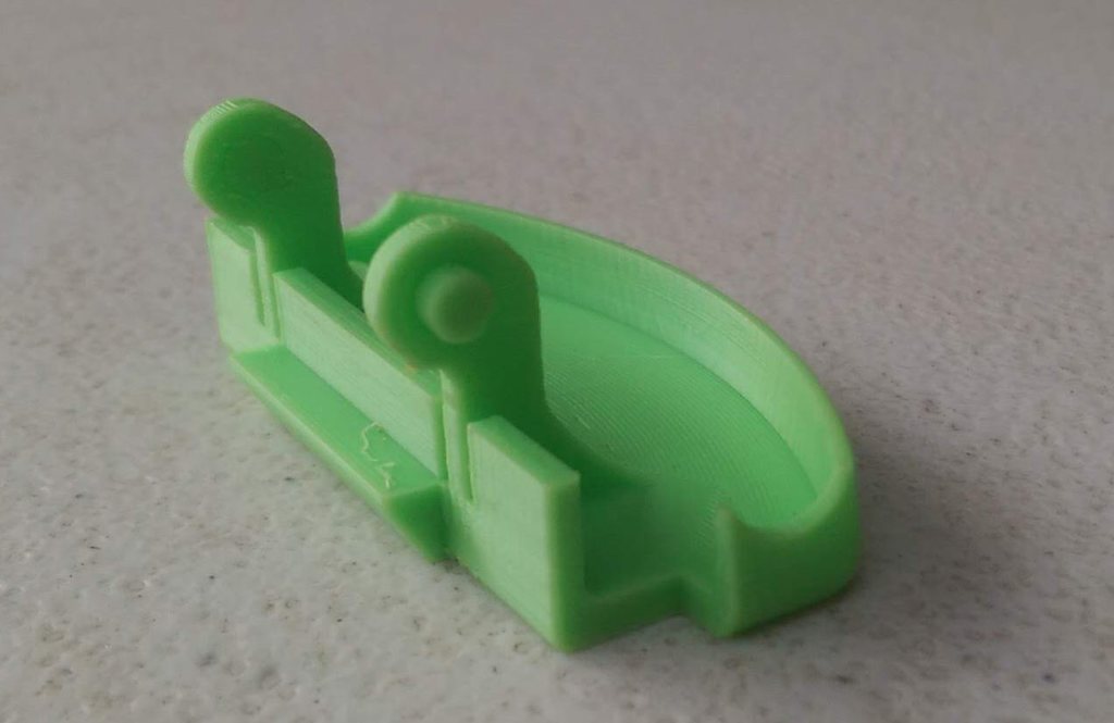 Зажим подлокотника центральной консоли