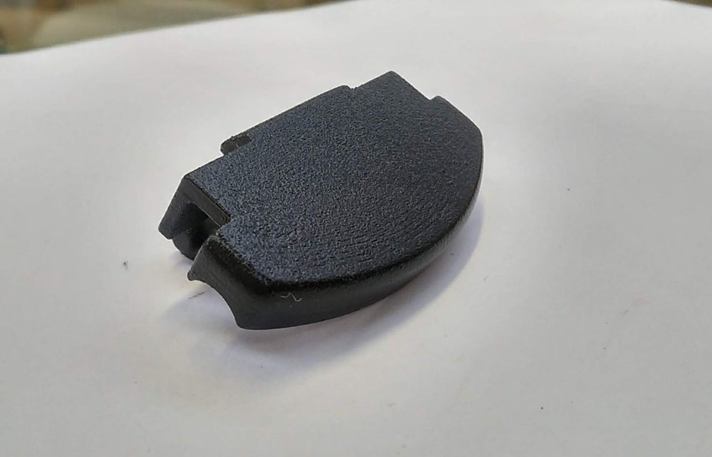 Зажим подлокотника центральной консоли