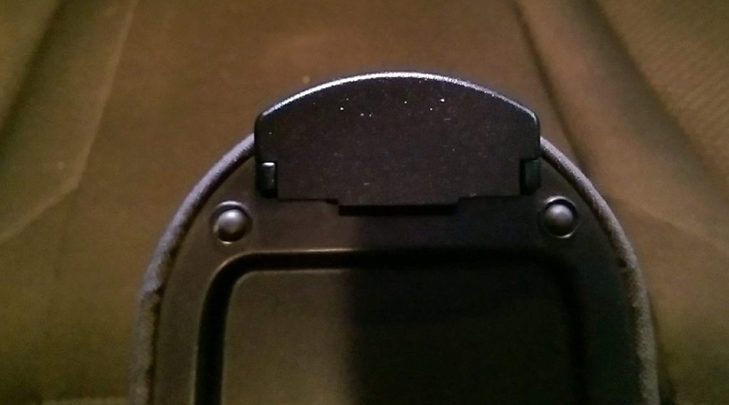 Зажим подлокотника центральной консоли