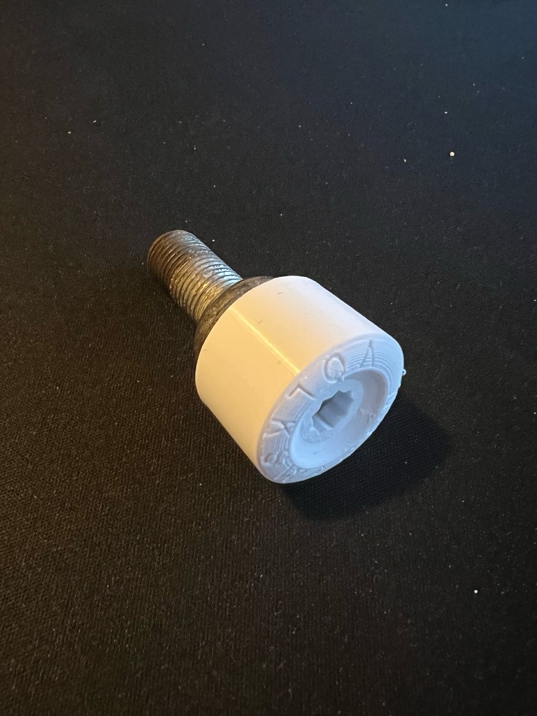 Колпачок для болта колеса