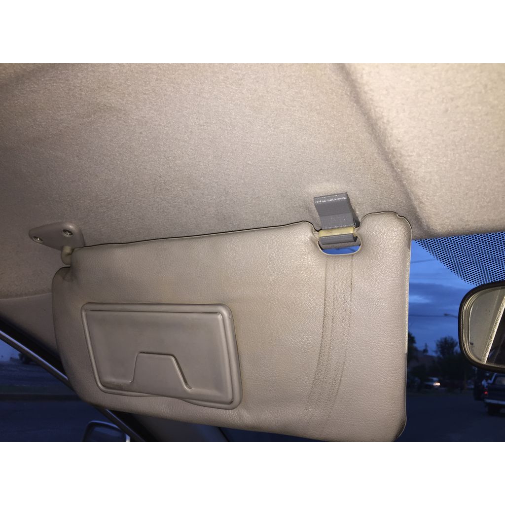 Клипса для визора авто Mitsubishi Lancer 1996