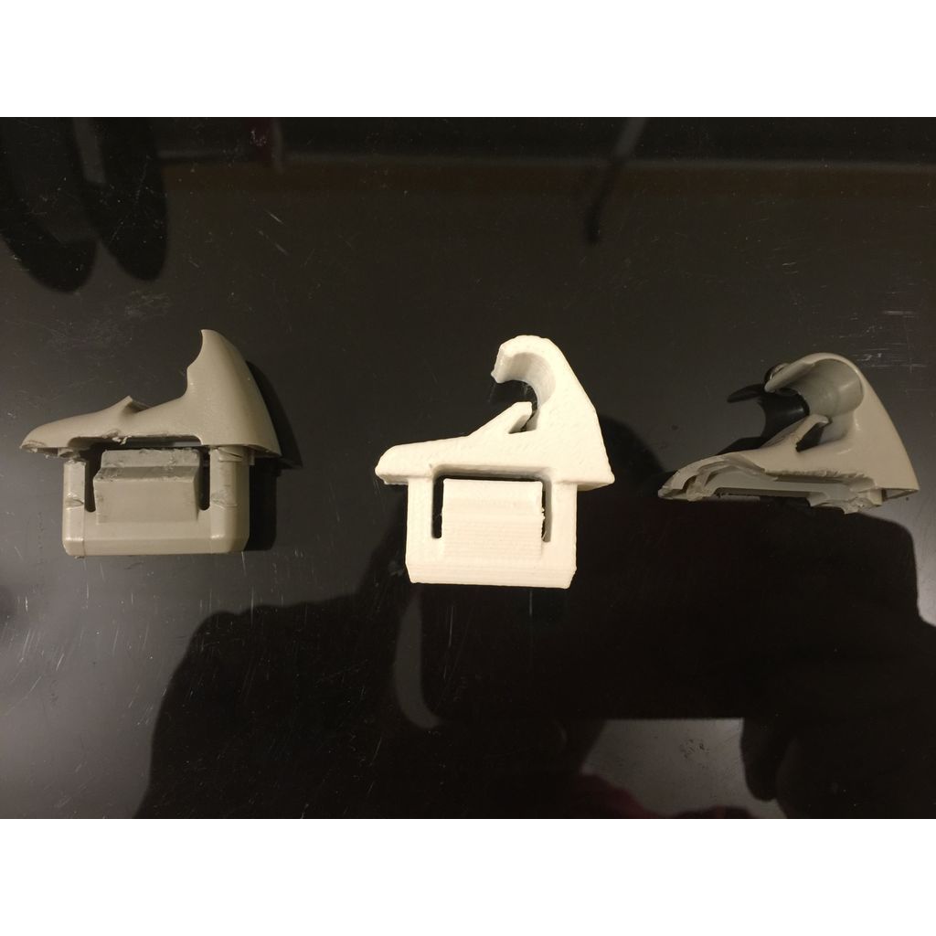 Клипса для визора авто Mitsubishi Lancer 1996