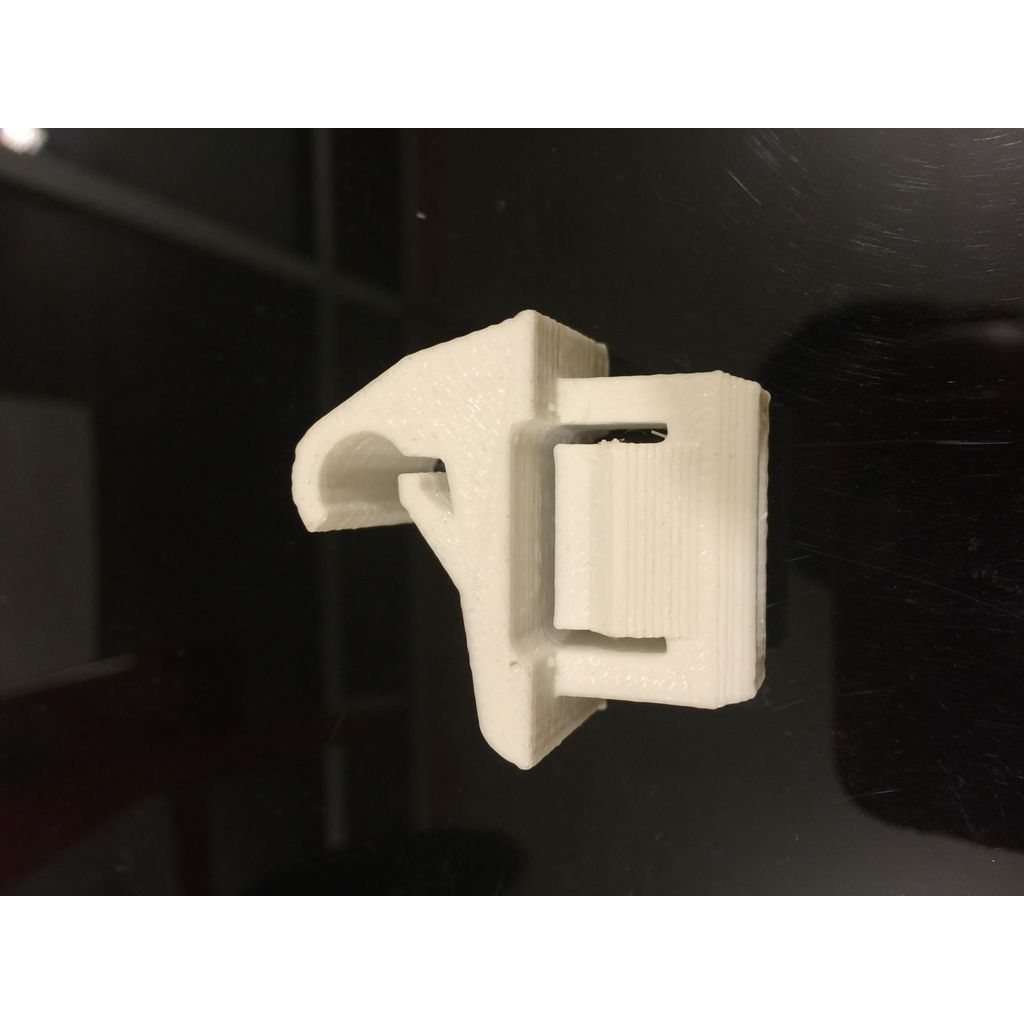 Клипса для визора авто Mitsubishi Lancer 1996