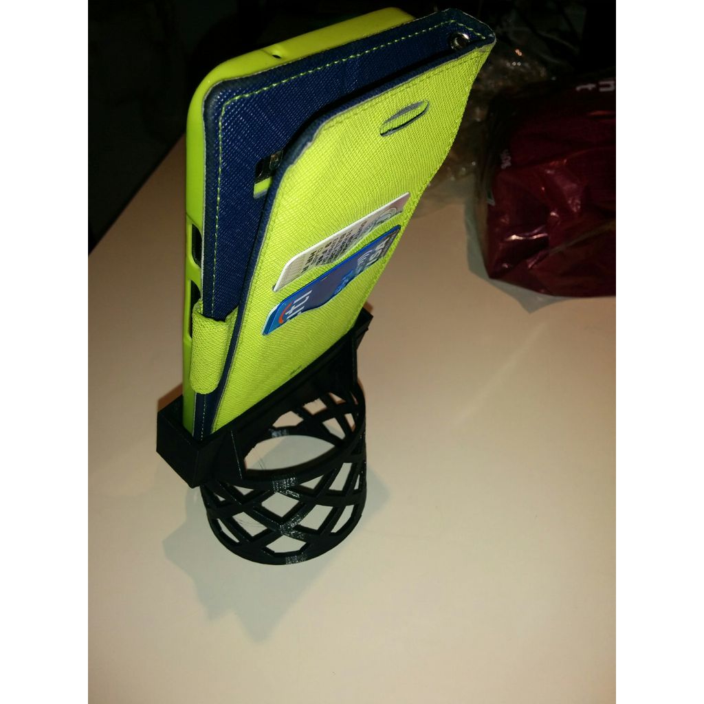 Подставка для телефона в автомобиле