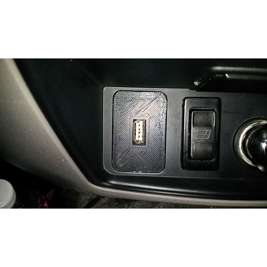 Дизайн для USB-розетки Mitsubishi Triton размером 30x46мм