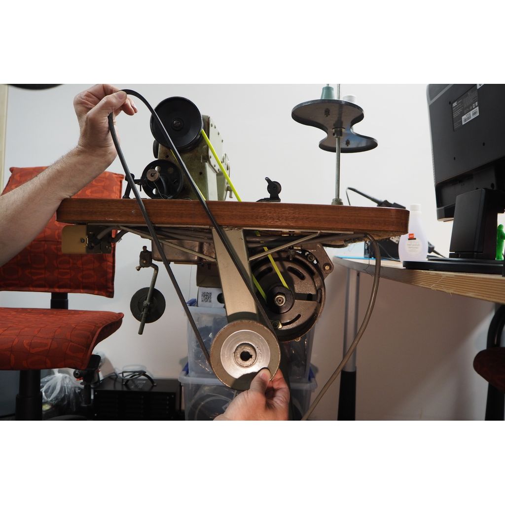 Замена моторного шкива для швейной машины Mitsubishi DB-130G