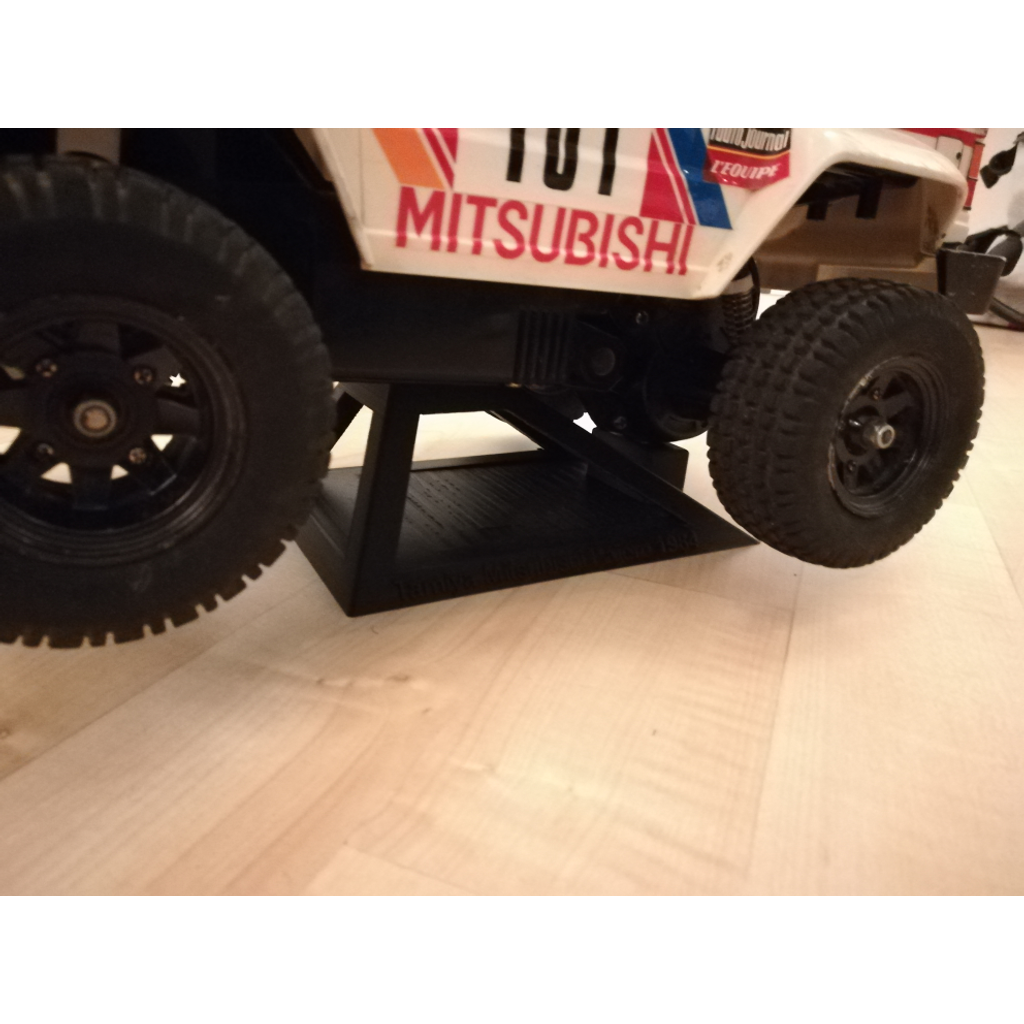 Стенд для отображения моего Mitsubishi Pajero Tamiya 1984
