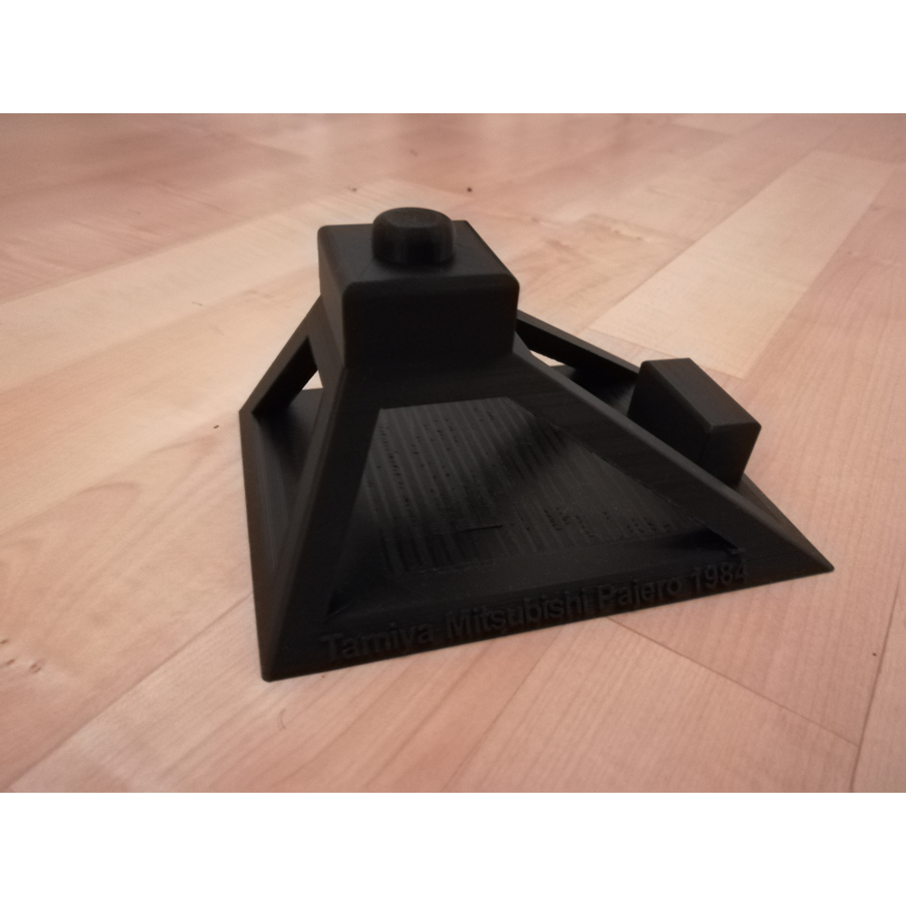 Стенд для отображения моего Mitsubishi Pajero Tamiya 1984