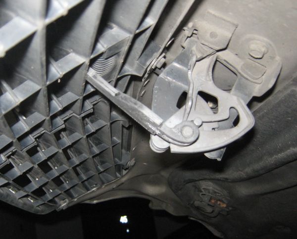 Ручка открытия капота Mercedes 220 CDI