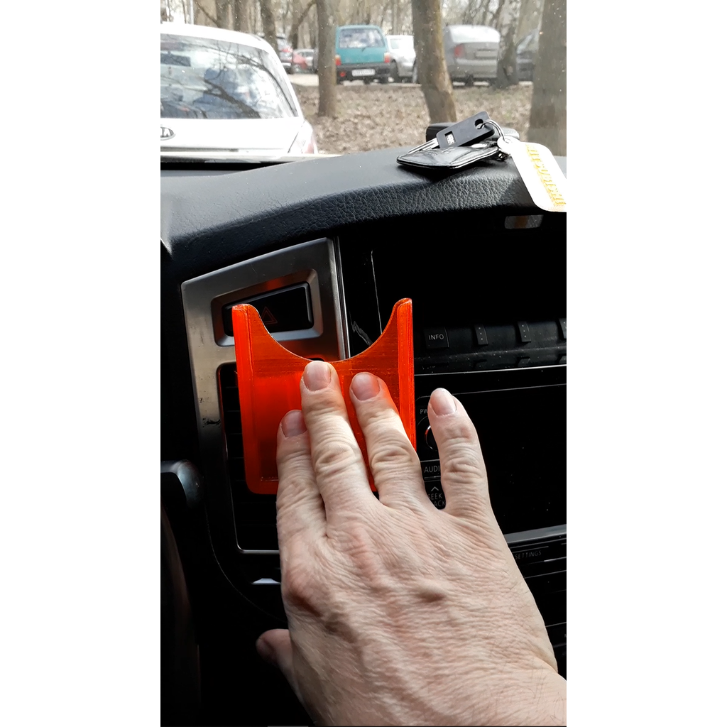 Крепление для Samsung Note 9 на Mitsubishi Pajero 4