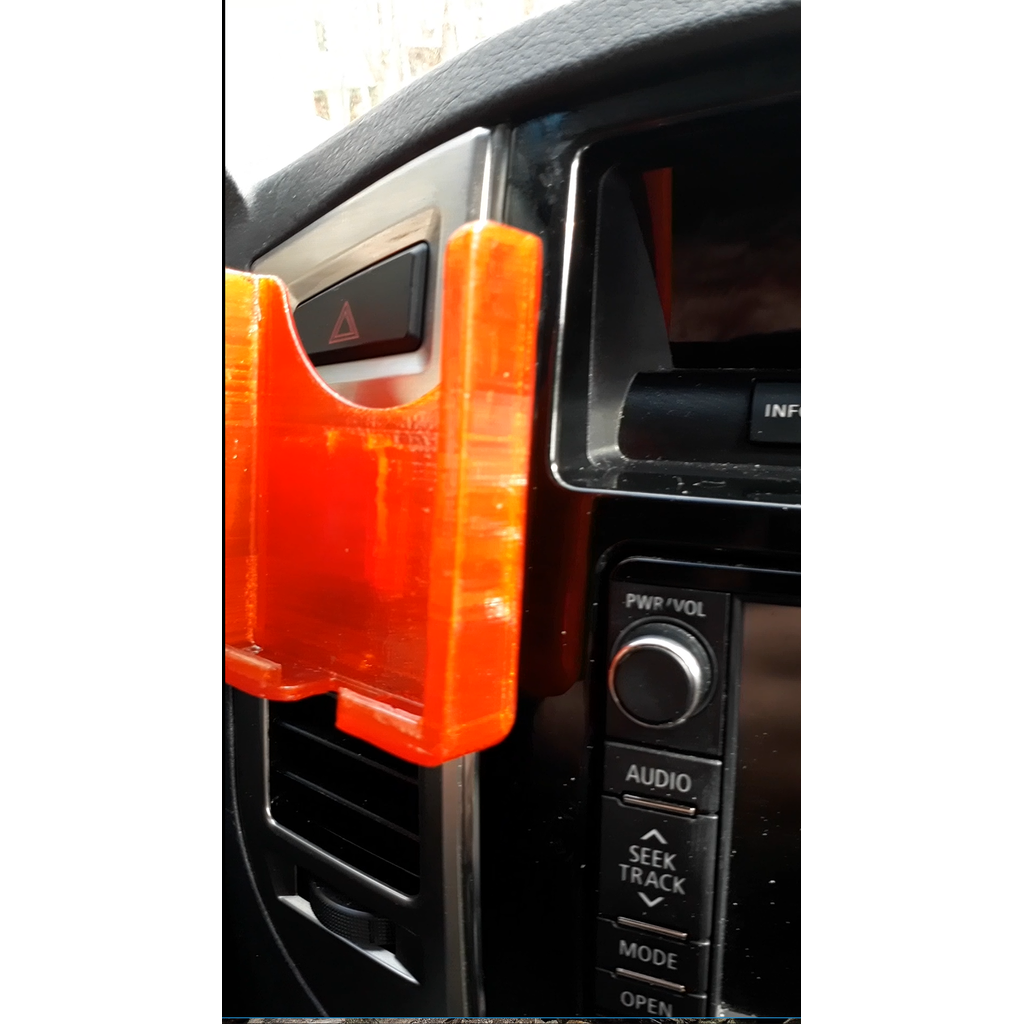 Крепление для Samsung Note 9 на Mitsubishi Pajero 4