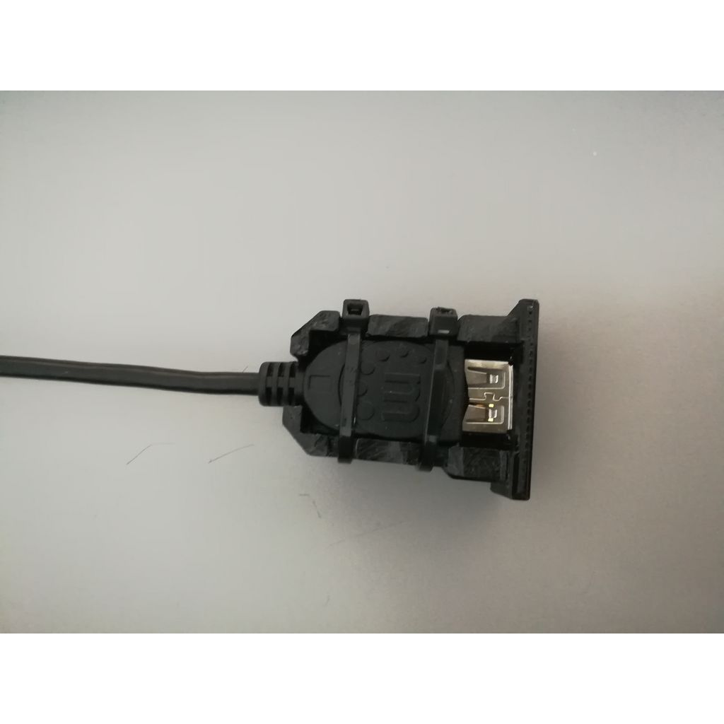 Держатель USB для подлокотника в Mitsubishi ASX