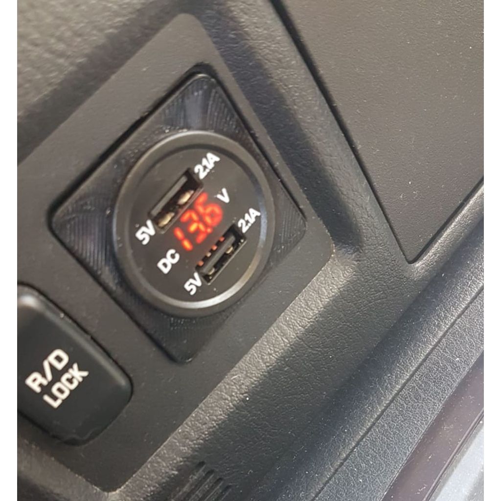 Дополнительный держатель 12В для передней консоли Pajero