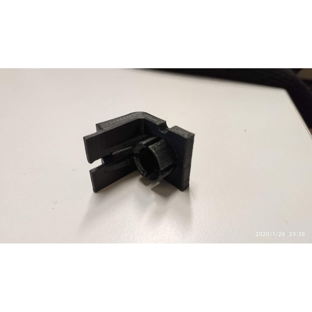 Зажим для задних фонарей Pajero