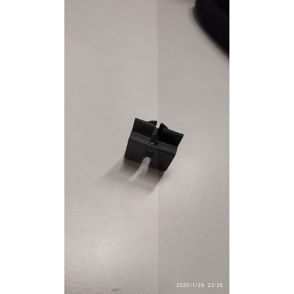 Зажим для задних фонарей Pajero