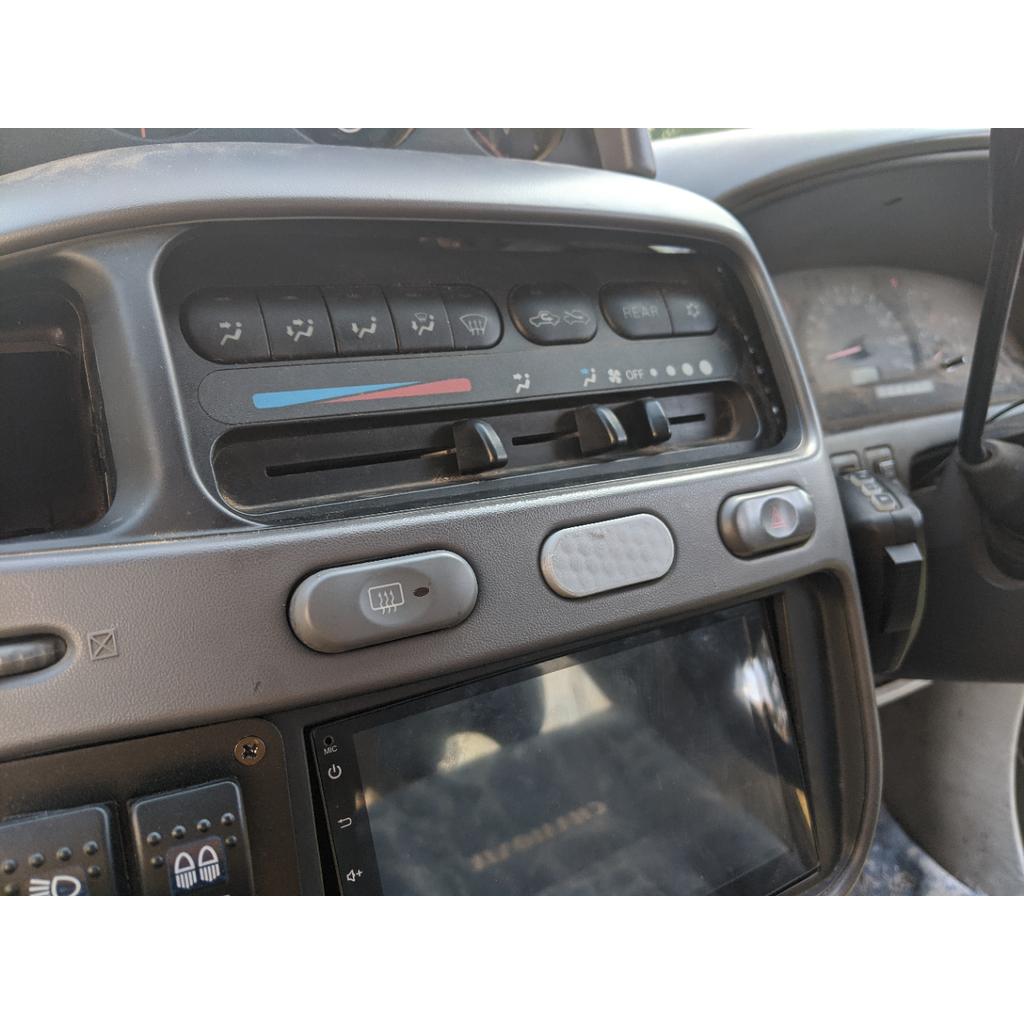 Заглушка переключателя панели приборов Mitsubishi