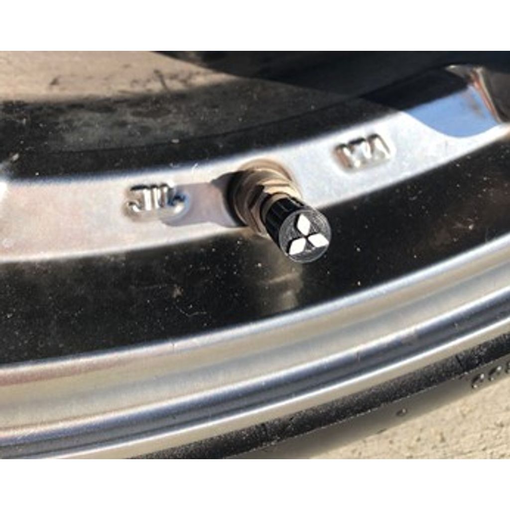 Модель 3D для EVA X с логотипом Mitsubishi