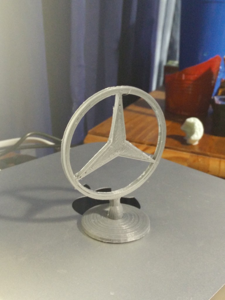 Клон капотного украшения