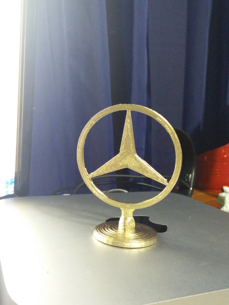 Клон капотного украшения