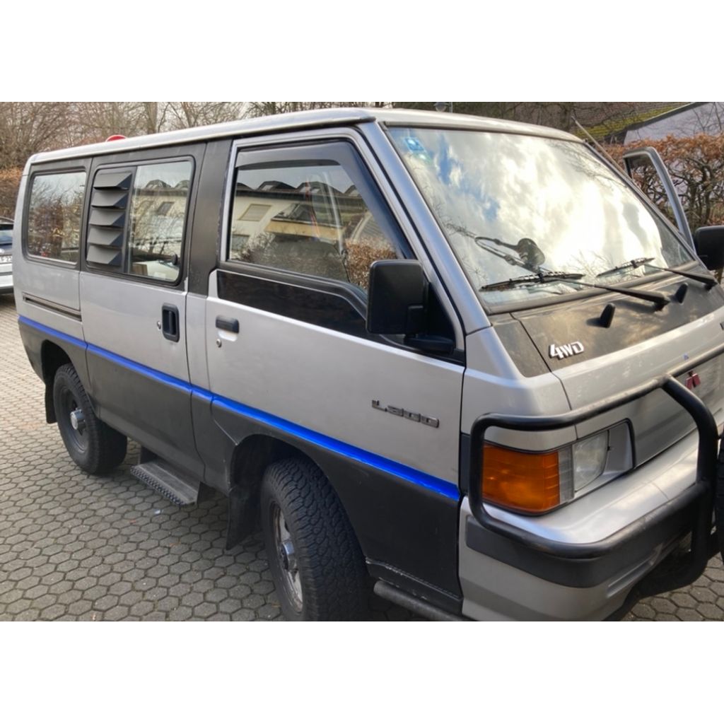 Вентиляционное окно для L300/Delica 1990 4WD