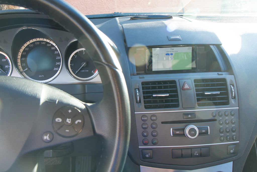 Крепежная система для iPhone 6 в Mercedes W204