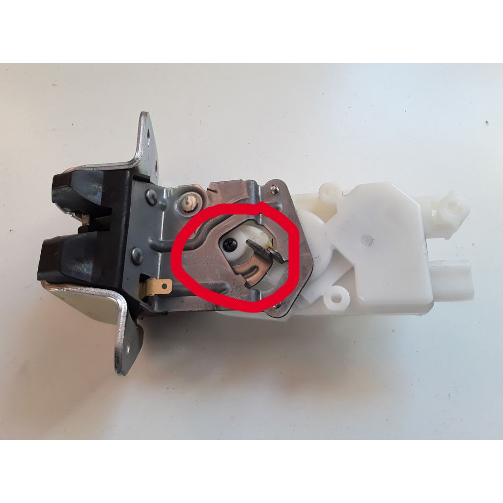 Запчасть для двери багажника Mitsubishi ASX