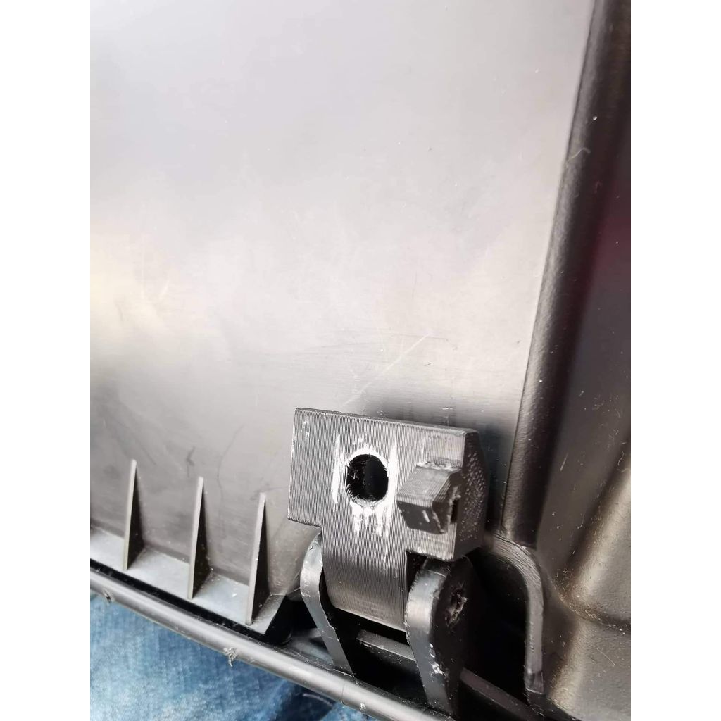 Петля для бардачка Mitsubishi Galant 2001