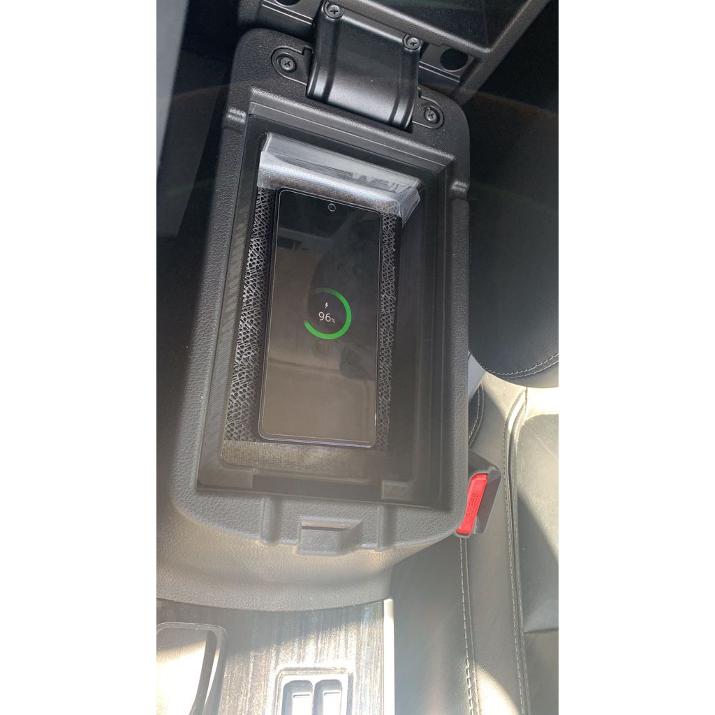 Беспроводное зарядное устройство для Mitsubishi Outlander