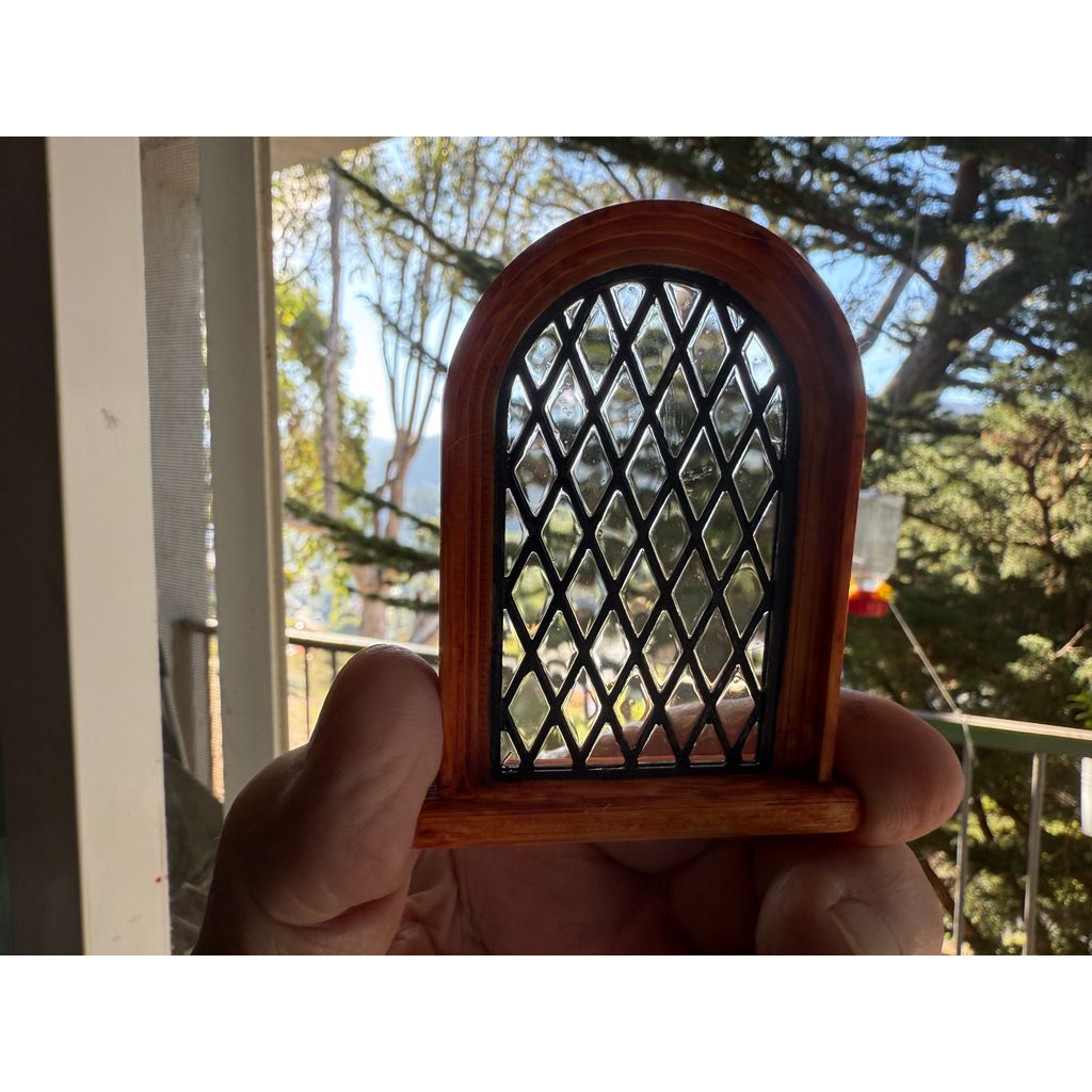 Окно в кукольном доме