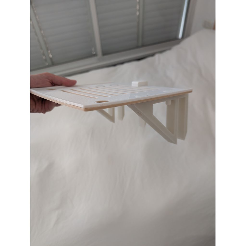 Настенный стеллаж для кровати