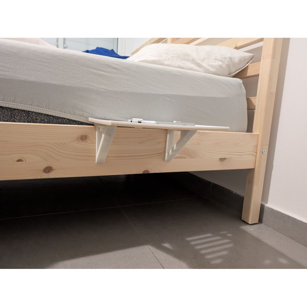 Настенный стеллаж для кровати