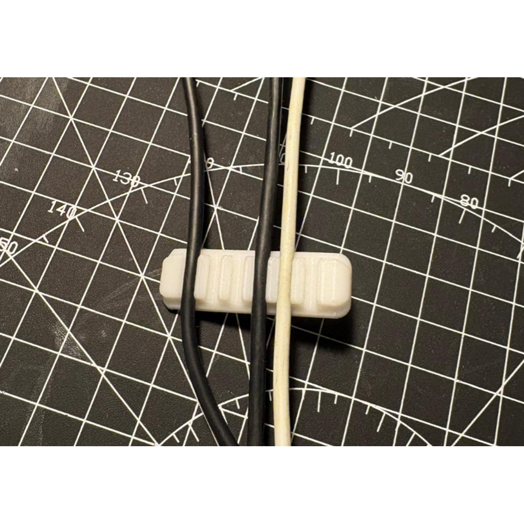 Держатель для кабелей