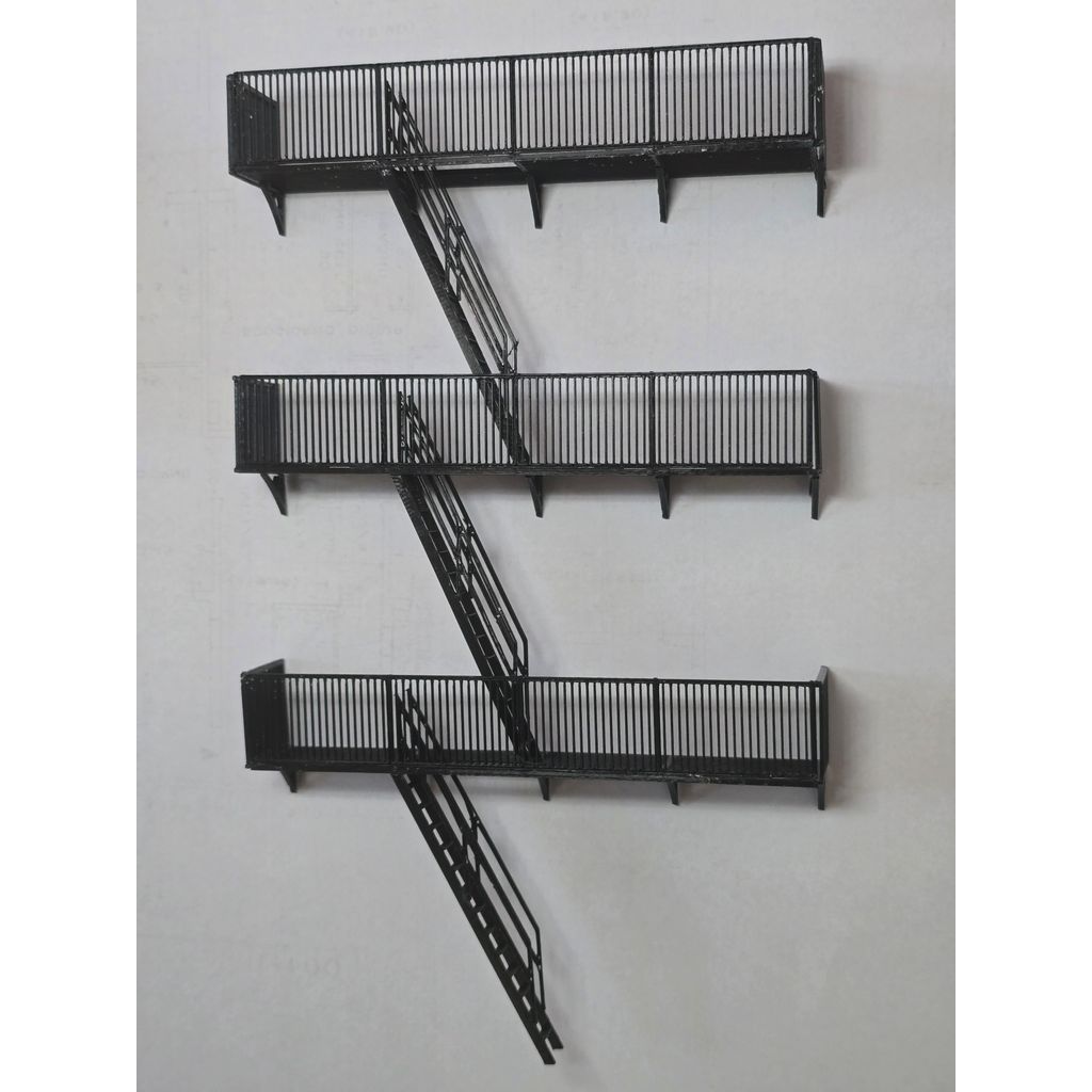 Металлическая пожарная лестница