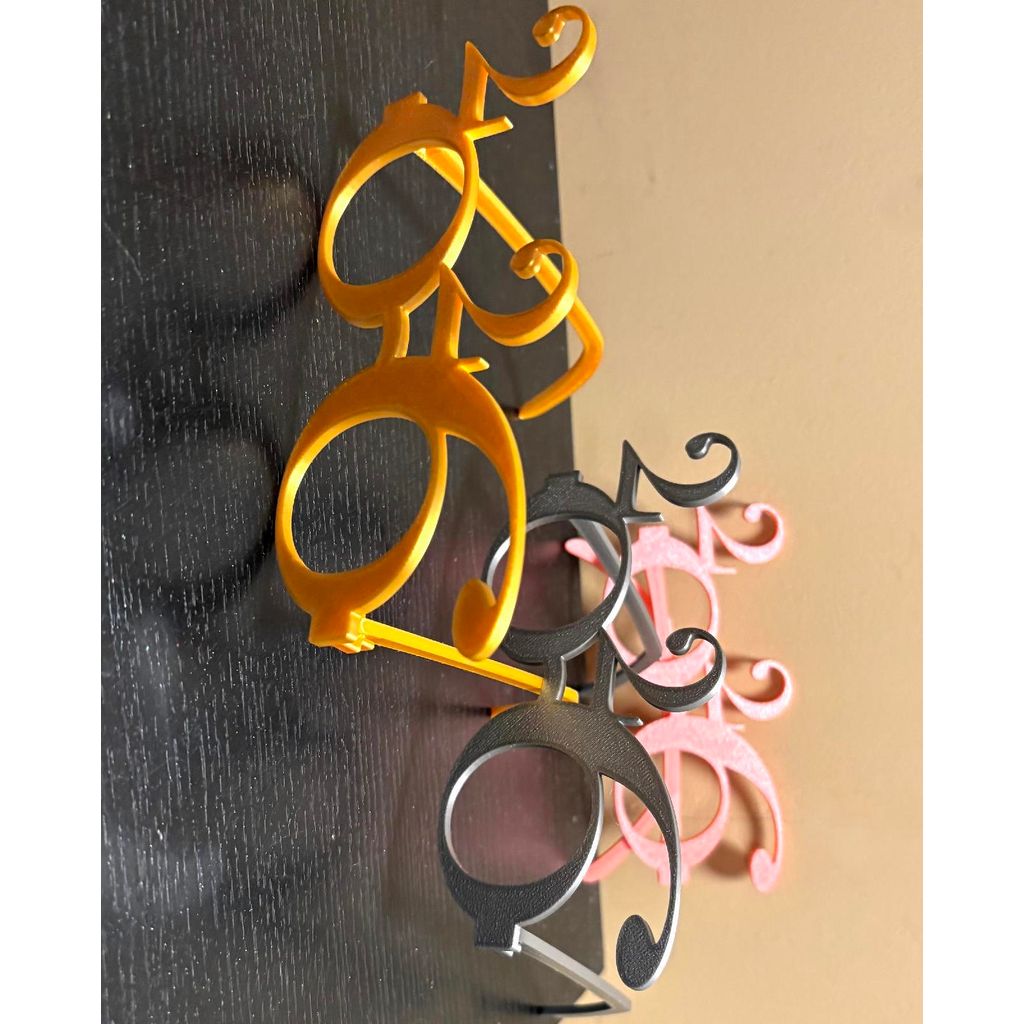 Модные и юмористические очки для Нового Года 2026